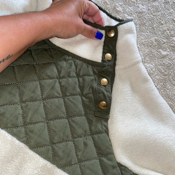 Abercrombie & Fitch Asymmetrical Quilted Sweater - Picture 6 of 7